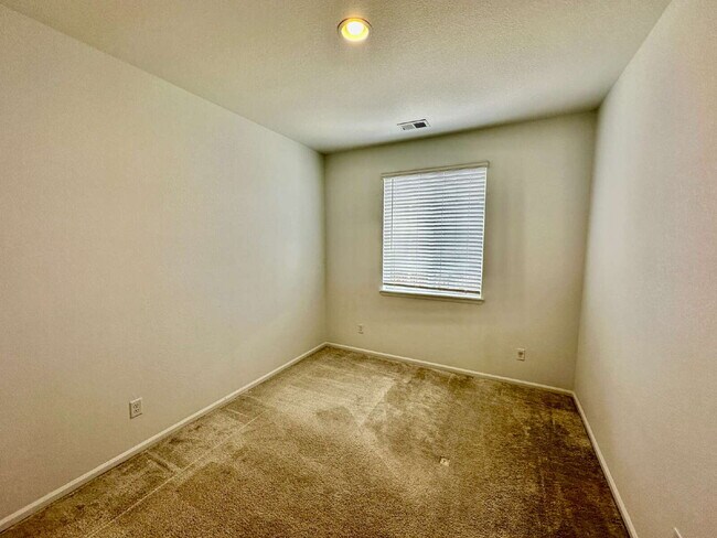 Building Photo - "Charming 4-Bedroom Castle Rock Home with Spacious Living!"