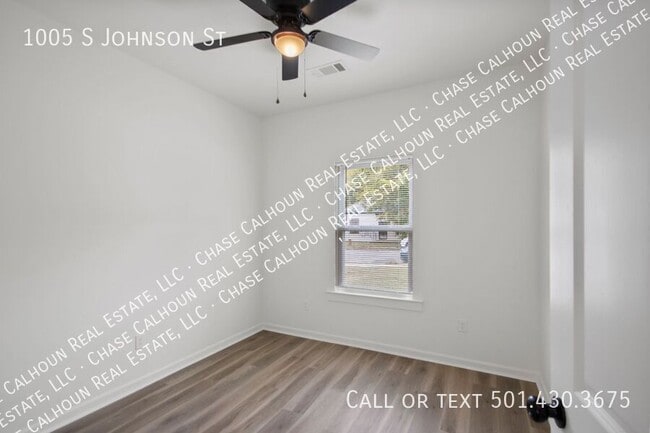 Building Photo - 1005 Johnson St