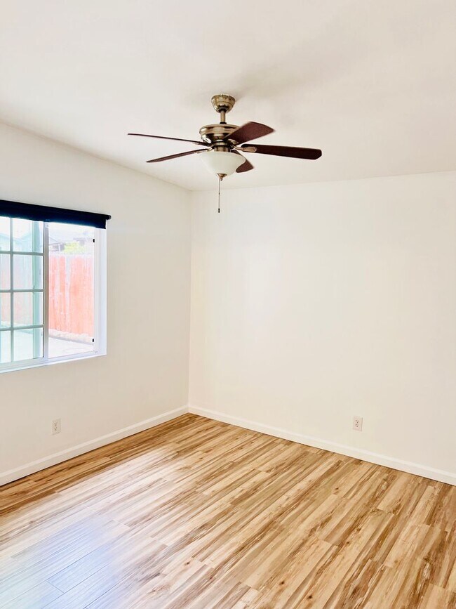 Building Photo - Mid Century Bungalow in prime Clairemont location!