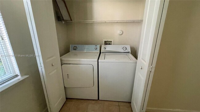 Building Photo - 9887 Baywinds Blvd