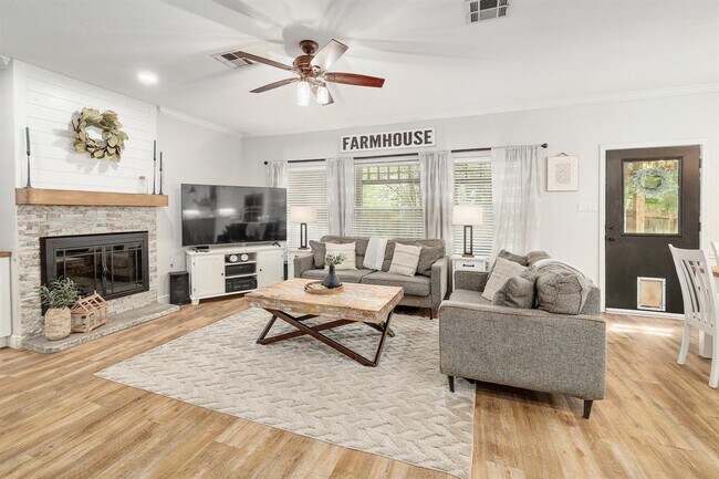 Building Photo - 3019 Plantation Dr