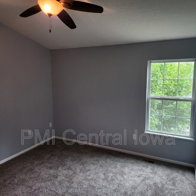 Building Photo - 305 NE Kingwood