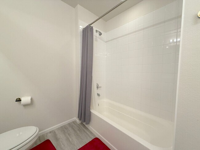 Building Photo - Gorgeous 4-Bedroom Home in Desirable Creek...