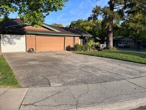 Building Photo - 5549-5551 Aspenwood Ct