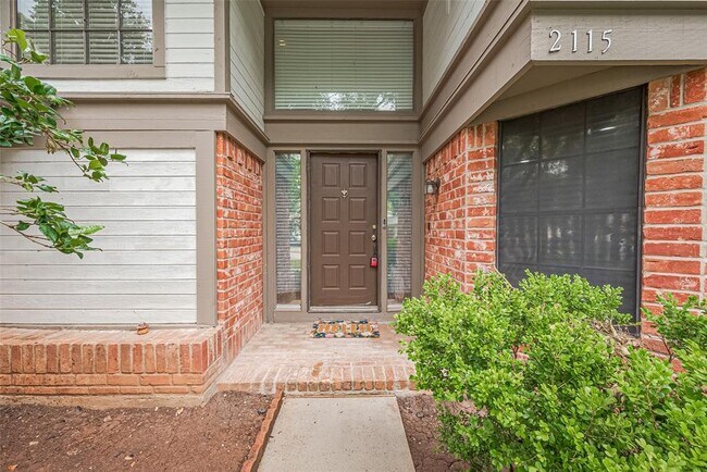 Building Photo - 2115 Streamcrest Ln