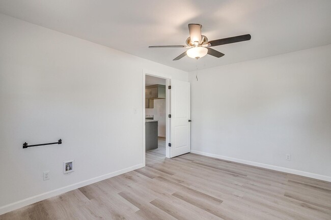 Building Photo - Remodeled 3 Bed, 1 Bath Home in Morningsid...