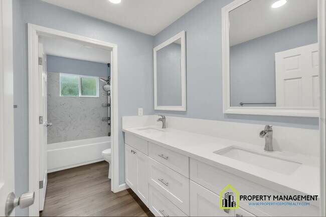 Building Photo - Charming 3-Bed Oasis with 2 Full Baths in Sacramento's Serene Pocket Neighborhood