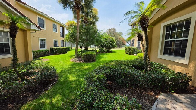 Building Photo - 3 bedroom 3 bathroom 2 car garage townhome in Mission Inn.