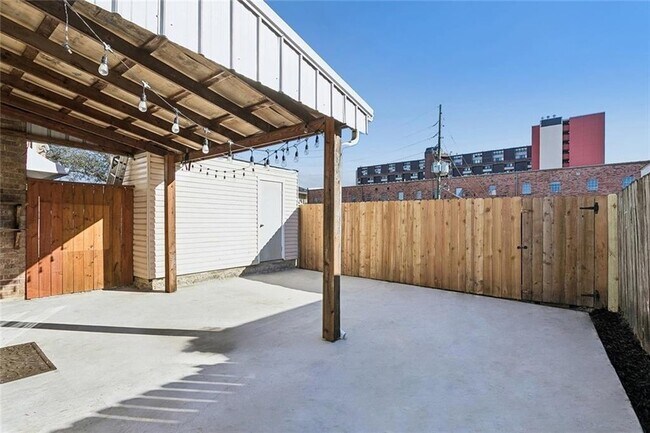Building Photo - 4918 Wabash St