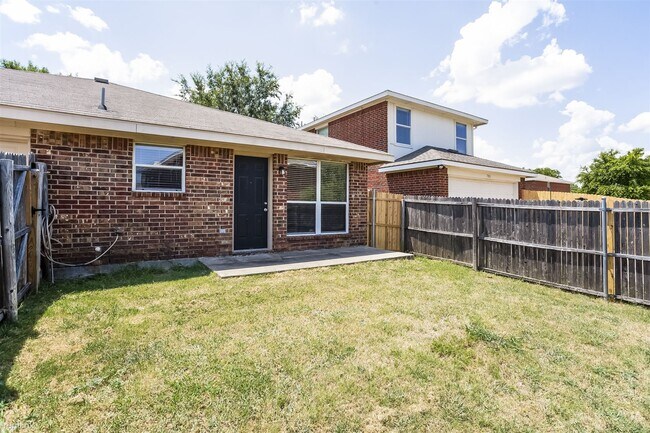 Building Photo - 4 br, 2 bath House - 705 Pine Hollow Dr
