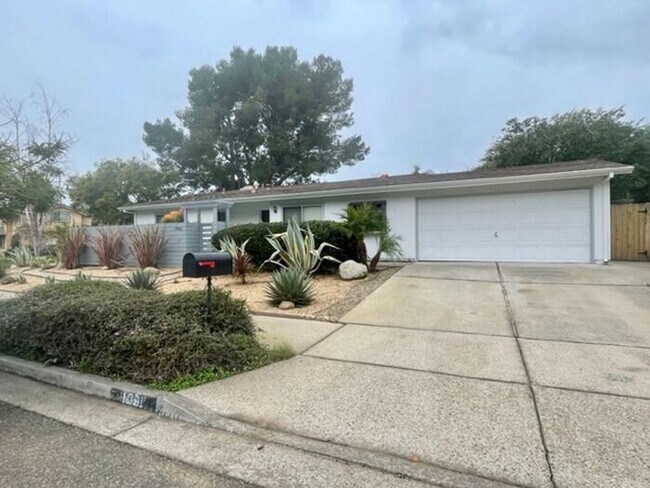 Building Photo - Three Bedroom Home in the Turnpike Foothills - Available Mid August