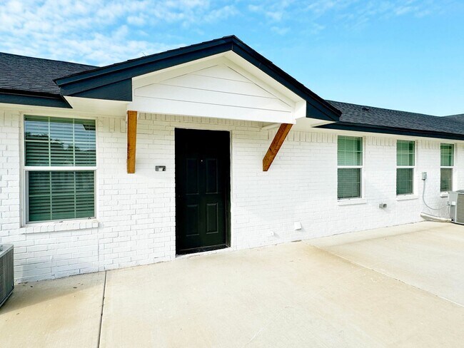 Building Photo - 9114 Apartment Homes || Midway ISD || Water & Electricity Paid