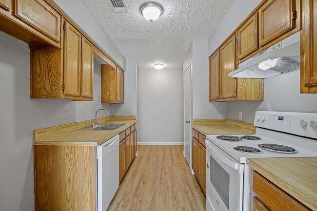 Building Photo - 722 Prairie Creek Dr