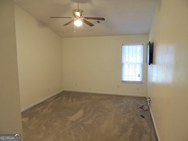 Building Photo - 260 Mountainview Dr
