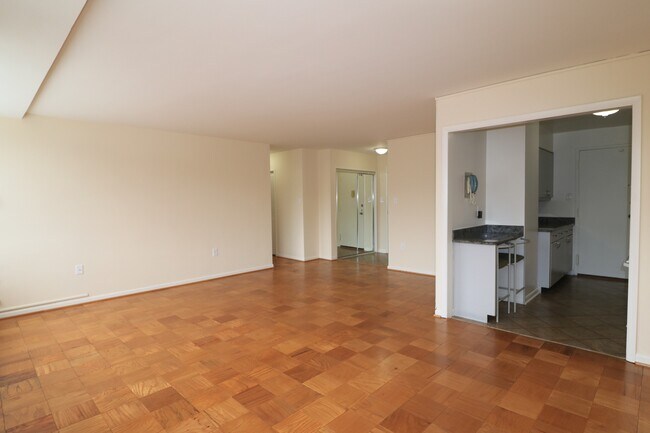 Building Photo - 2/2 Gem in Grosvenor Park!