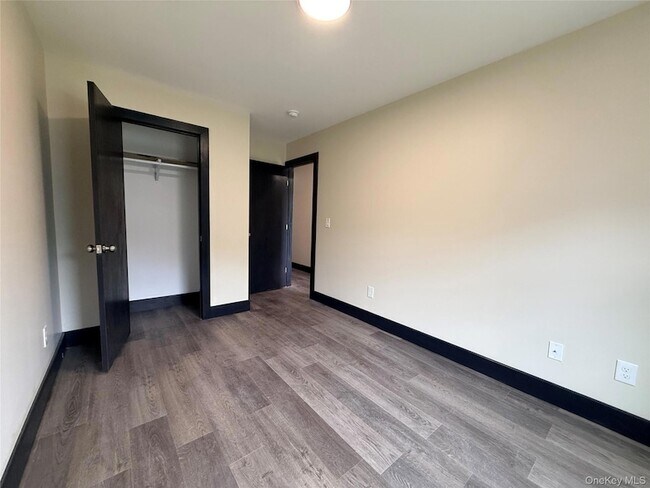 Building Photo - 268 Carpenter Ave