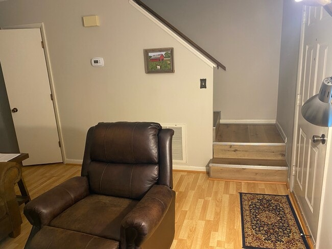 Building Photo - 203 Opal Ln