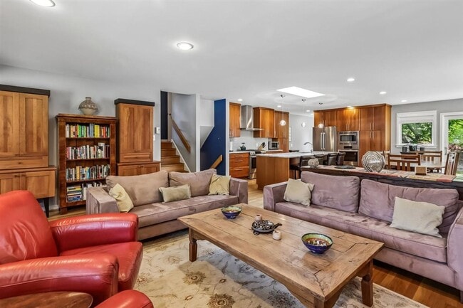 Building Photo - Amazing 5BR/3BA Home in Bethesda,MD - Ready early July!