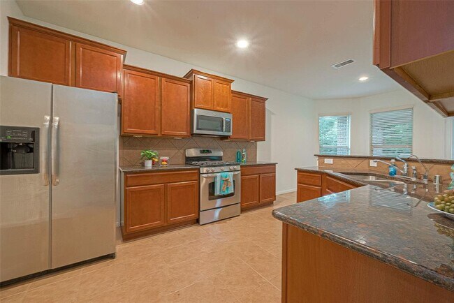 Building Photo - 1924 Honey Laurel Dr