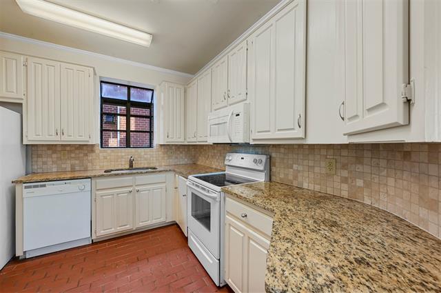 Building Photo - 4141 Hyer St