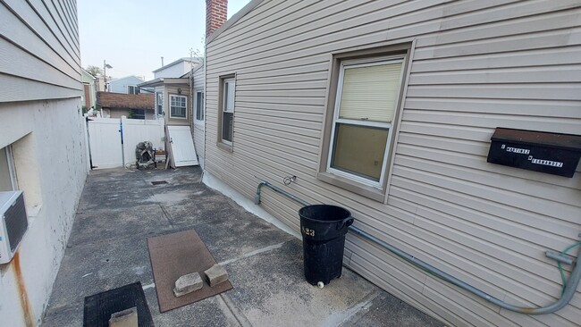 Building Photo - 6202 Meadowview Ave