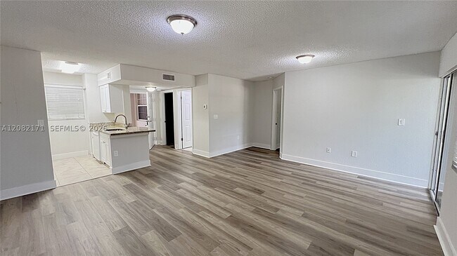 Building Photo - 2890 N Oakland Forest Dr