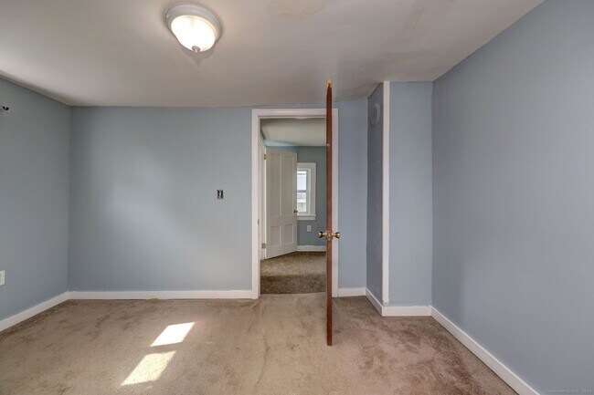 Building Photo - 22 Holmes Ave