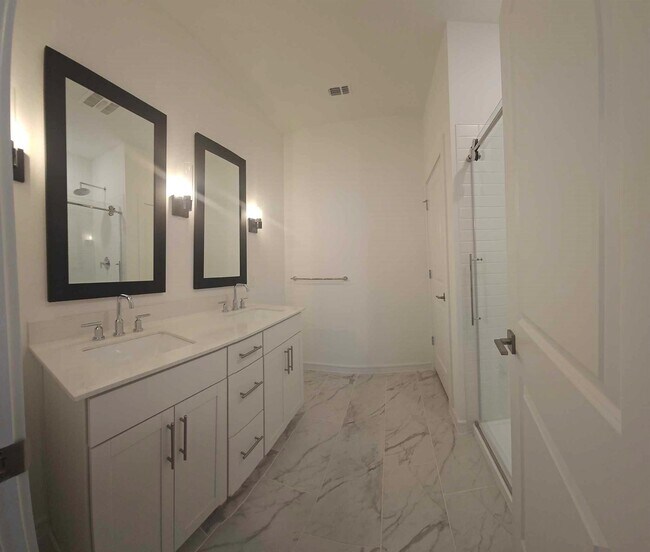 Building Photo - 8442 Bay Oaks Dr