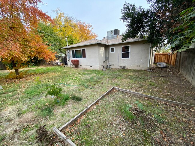 Building Photo - Single-family home in Tahoe Park