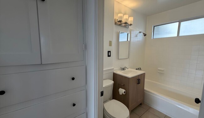 Building Photo - 14841 Sylvan St