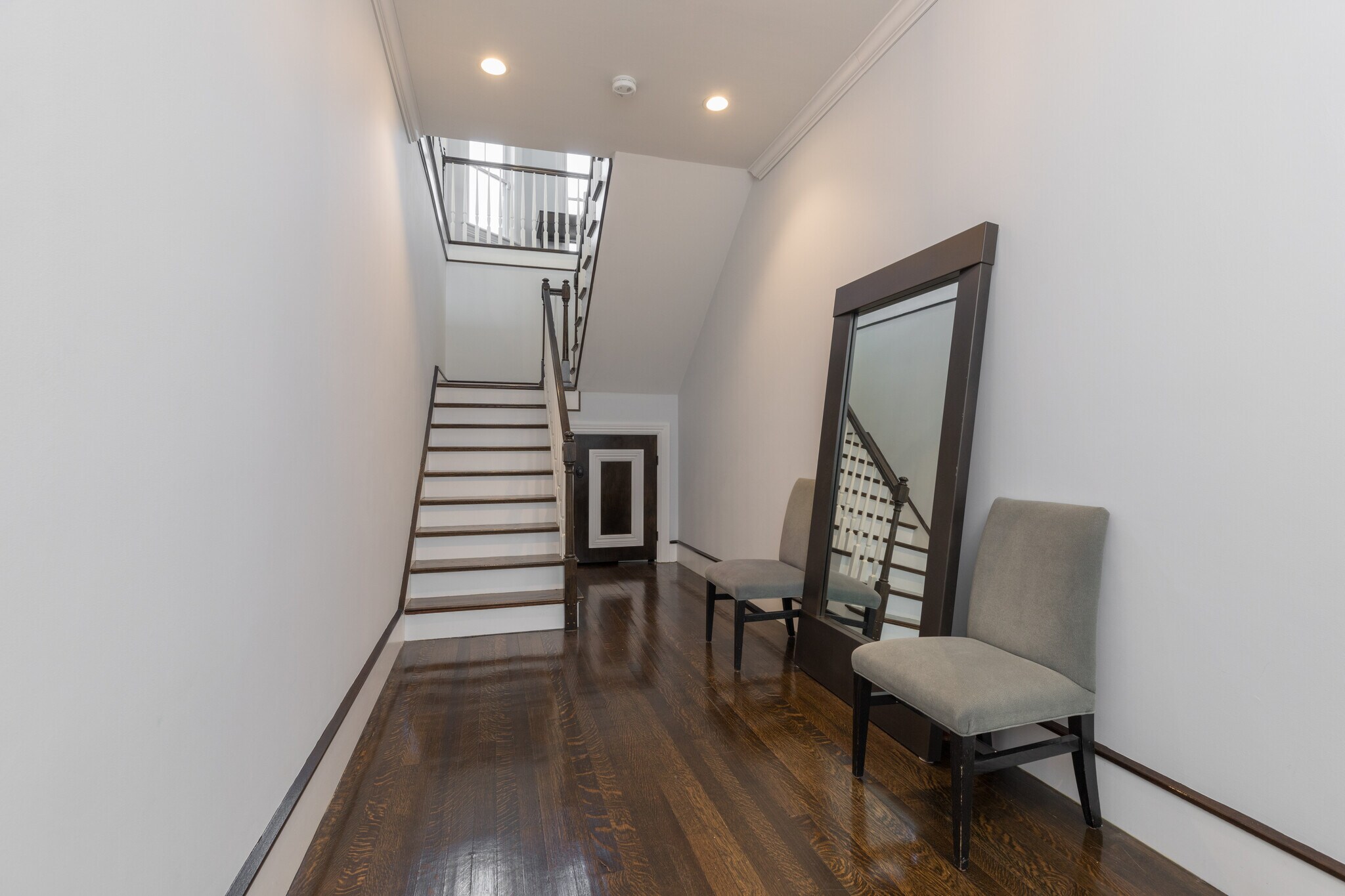 Building Photo - 27 Howland St