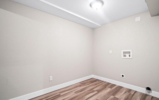 Building Photo - 89 W 81st Pl