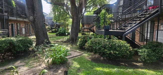 Building Photo - 8941 Gaylord Dr