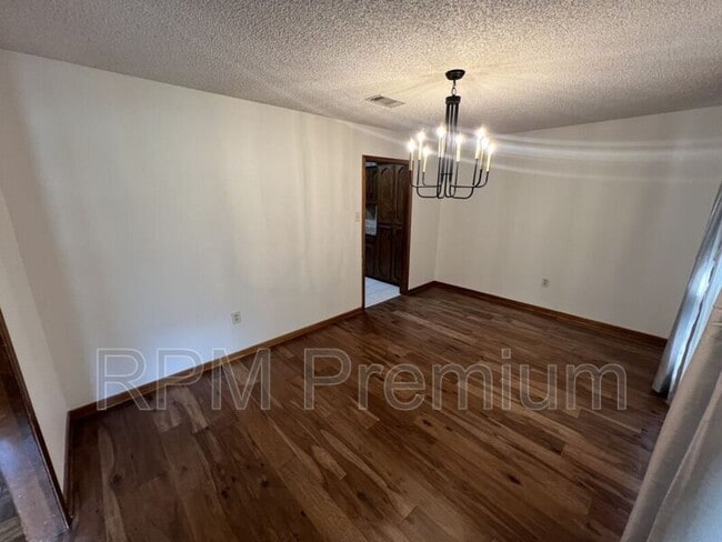 Building Photo - 13936 Cayuga Dr