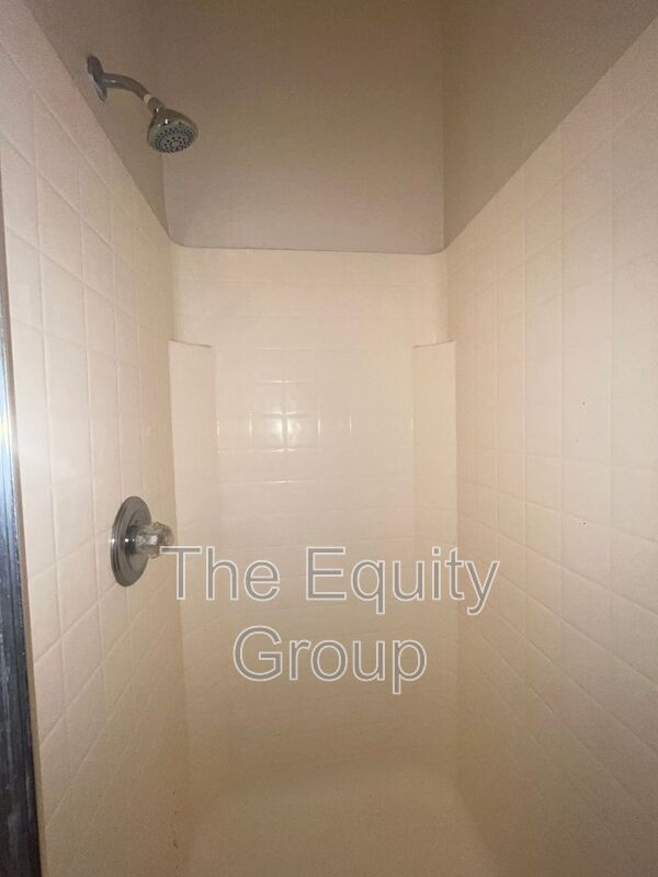 Building Photo - 2911 S Sallee Ct