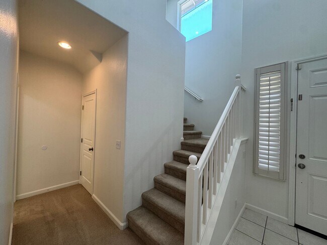 Building Photo - 5781 E Kaviland Ave