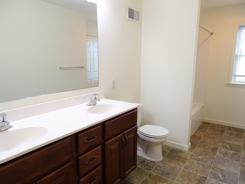 Building Photo - 336 Meadow View Dr