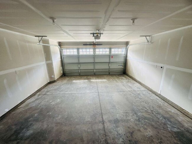 Building Photo - 9904 Oaklawn Blvd NW