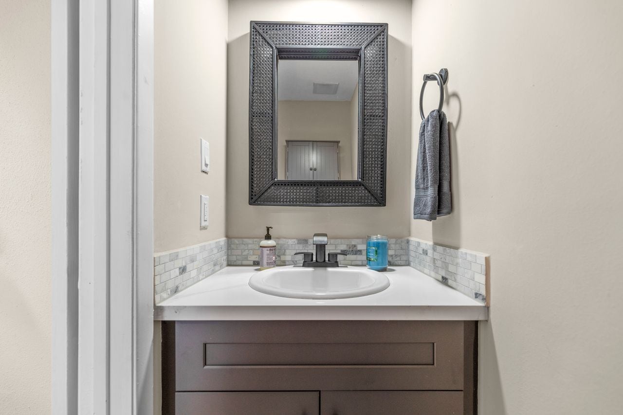 Building Photo - 5094 Glenmont Dr