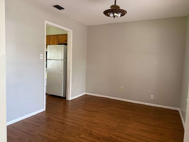 Building Photo - Open Kitchen, Warm Interior, Large Living ...