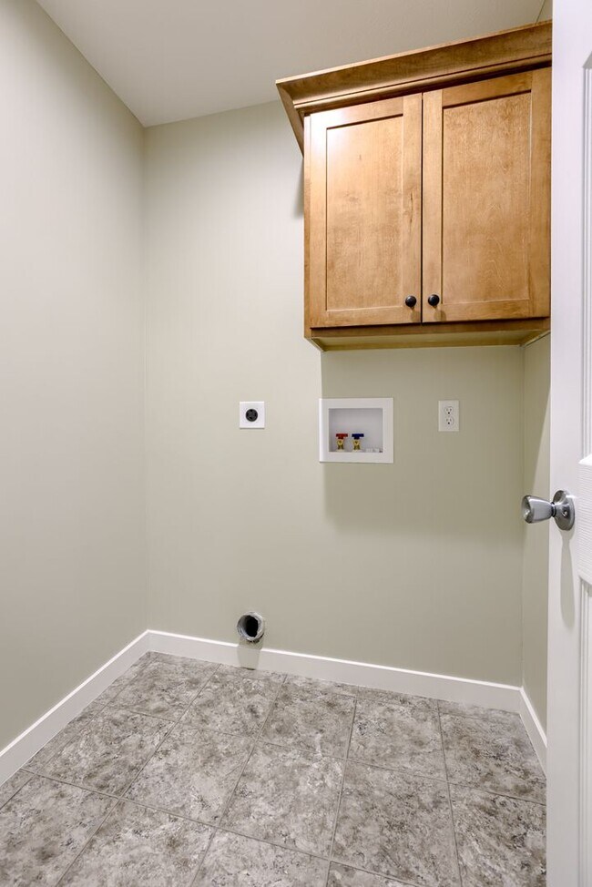 Building Photo - 3 Bedroom Bellevue Home!!
