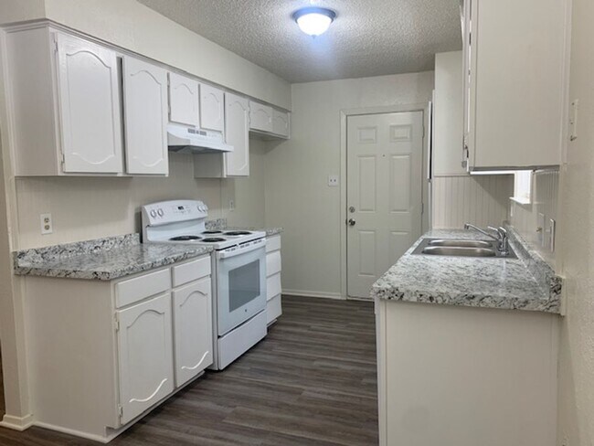 Primary Photo - Move in ready! 3 Bedroom, 2 Full Bath Home...