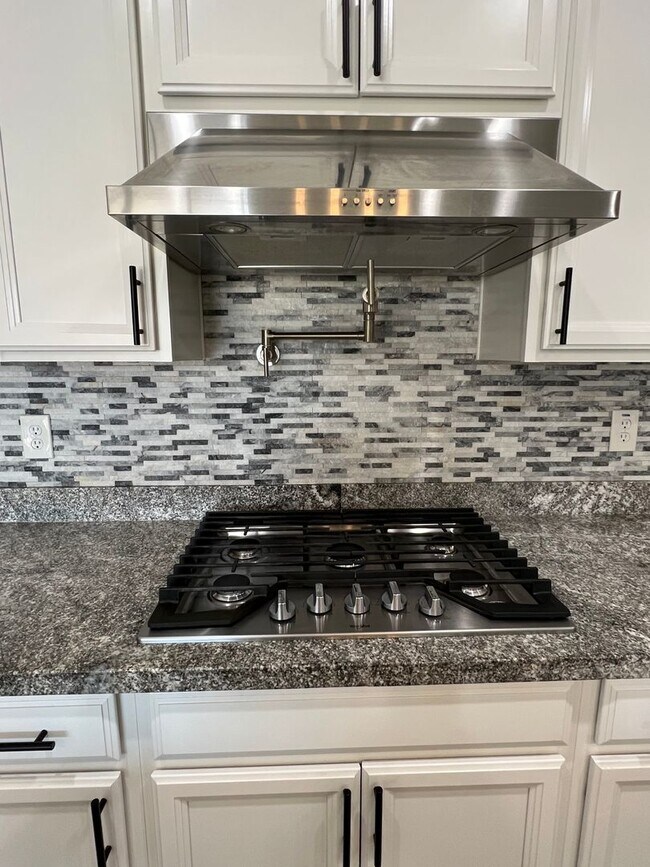 Building Photo - 2019 Build in Gated East Mark Community