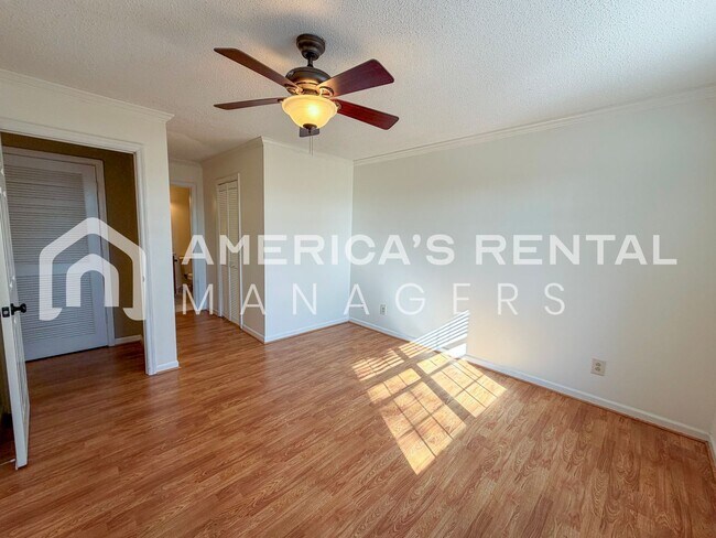 Building Photo - Inverness Area Living: Utilities Included plus Pool Access