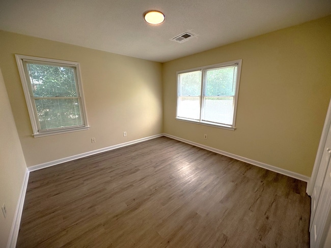 Building Photo - Condo on Chandler Drive near Cherry Park