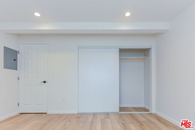 Building Photo - 1855 Euclid St