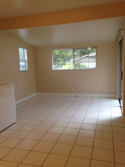 Building Photo - 1803 Orchard Ave