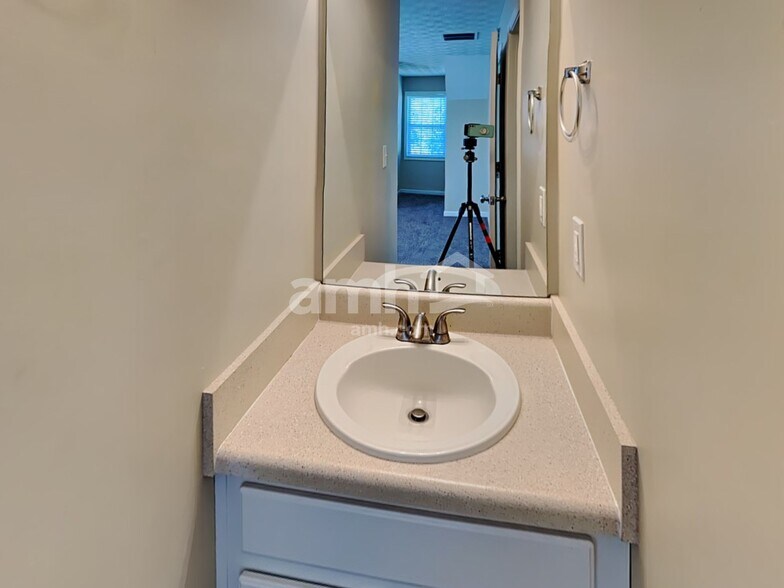 Building Photo - 246 Stone Creek Dr