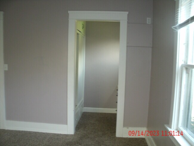 Building Photo - 1056 E 1st St