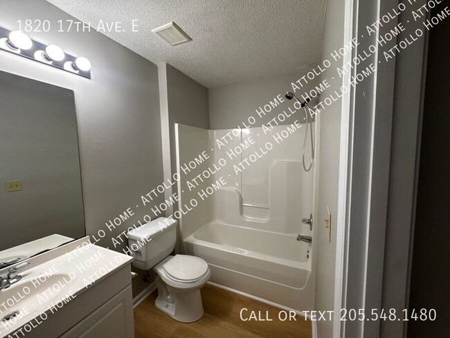 Building Photo - 1820 17th Ave E